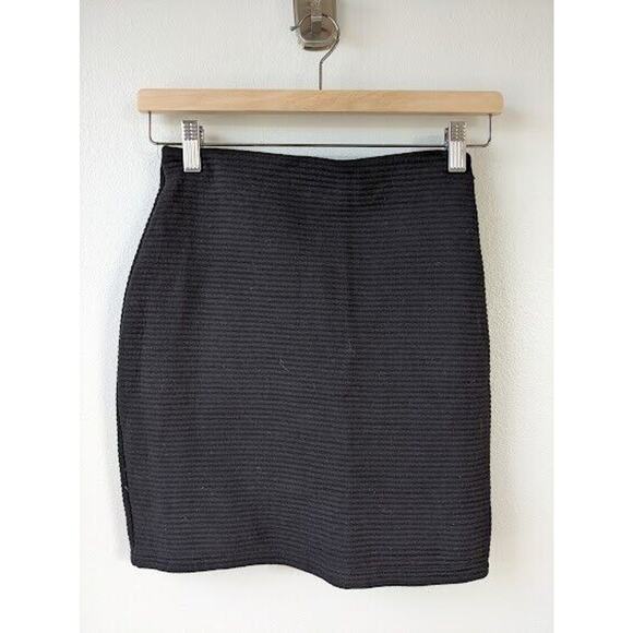 Wilfred Free Size XS Ribbed Mini Skirt Pencil Straight Black Side Zipper Stretch - Picture 2 of 7